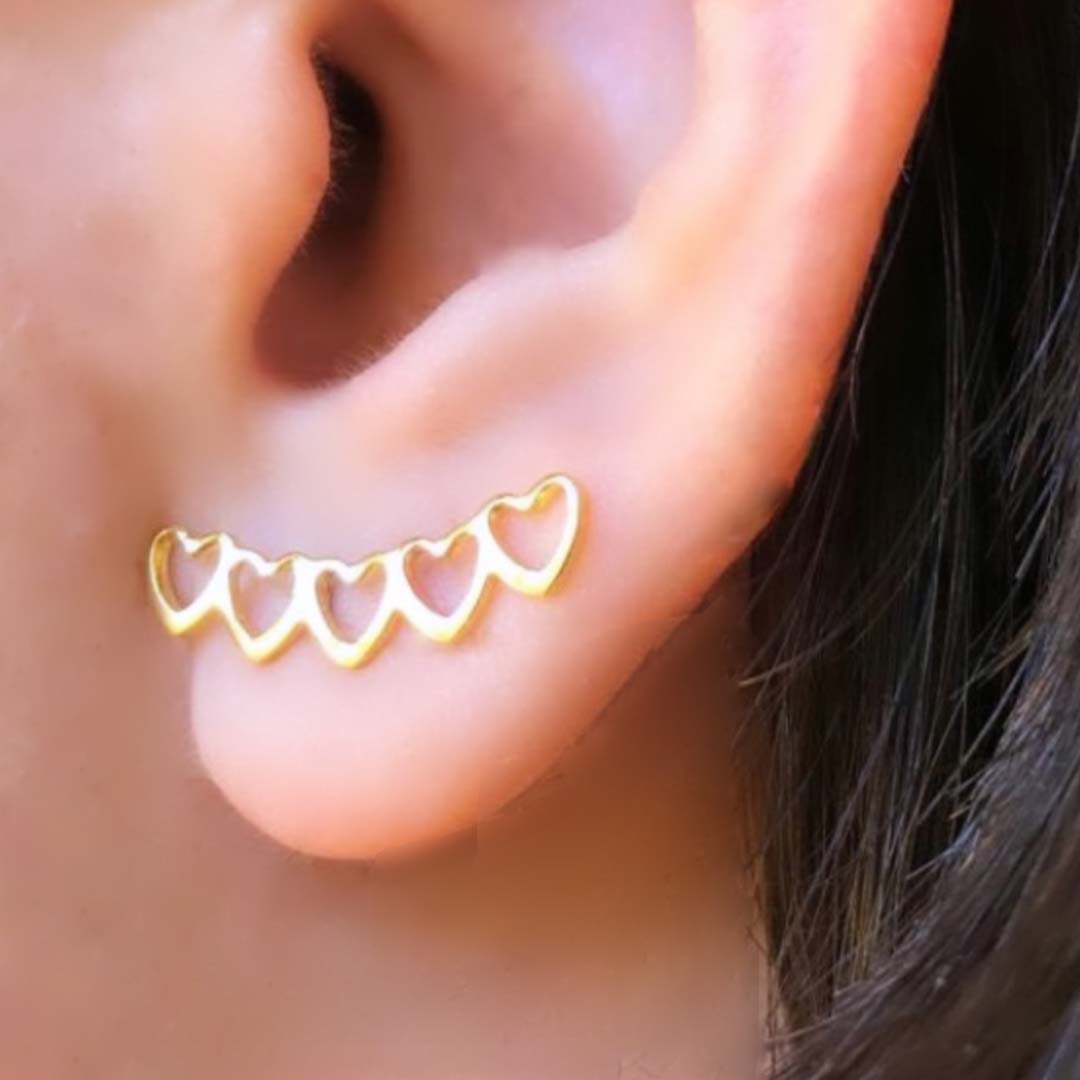 Brinco Ear Cuff Mini Corações Vazados Fol...